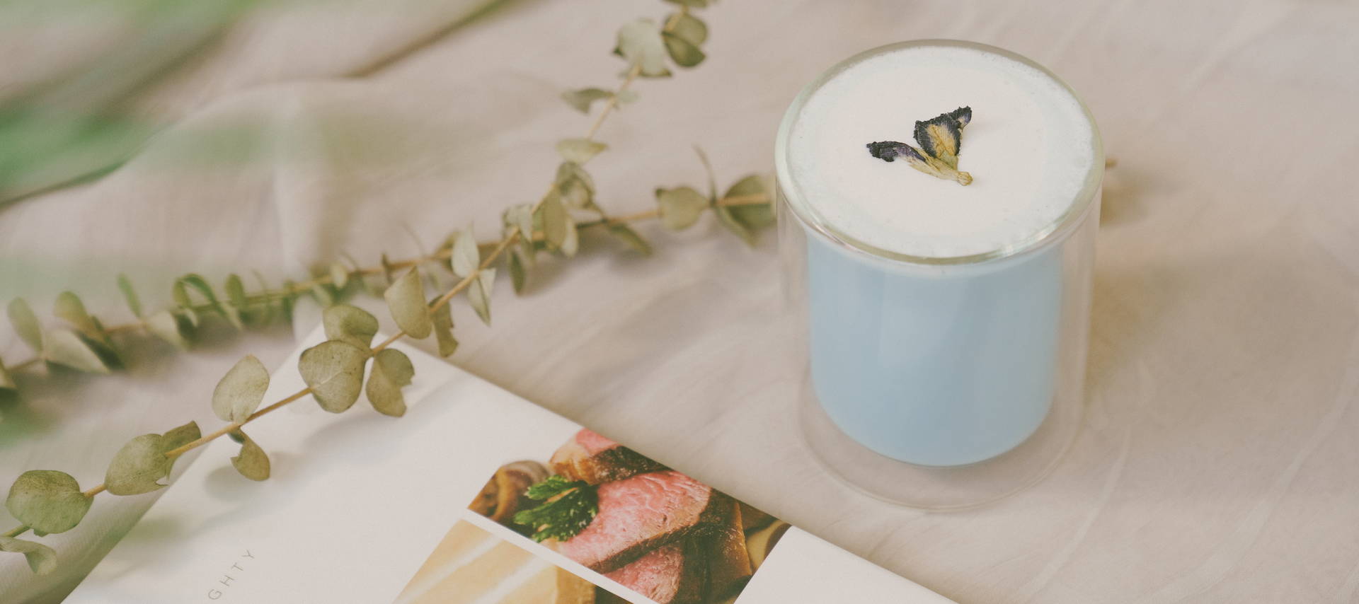 Pantone blue tea latte